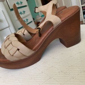 B.o.c womens platform sandals size 8